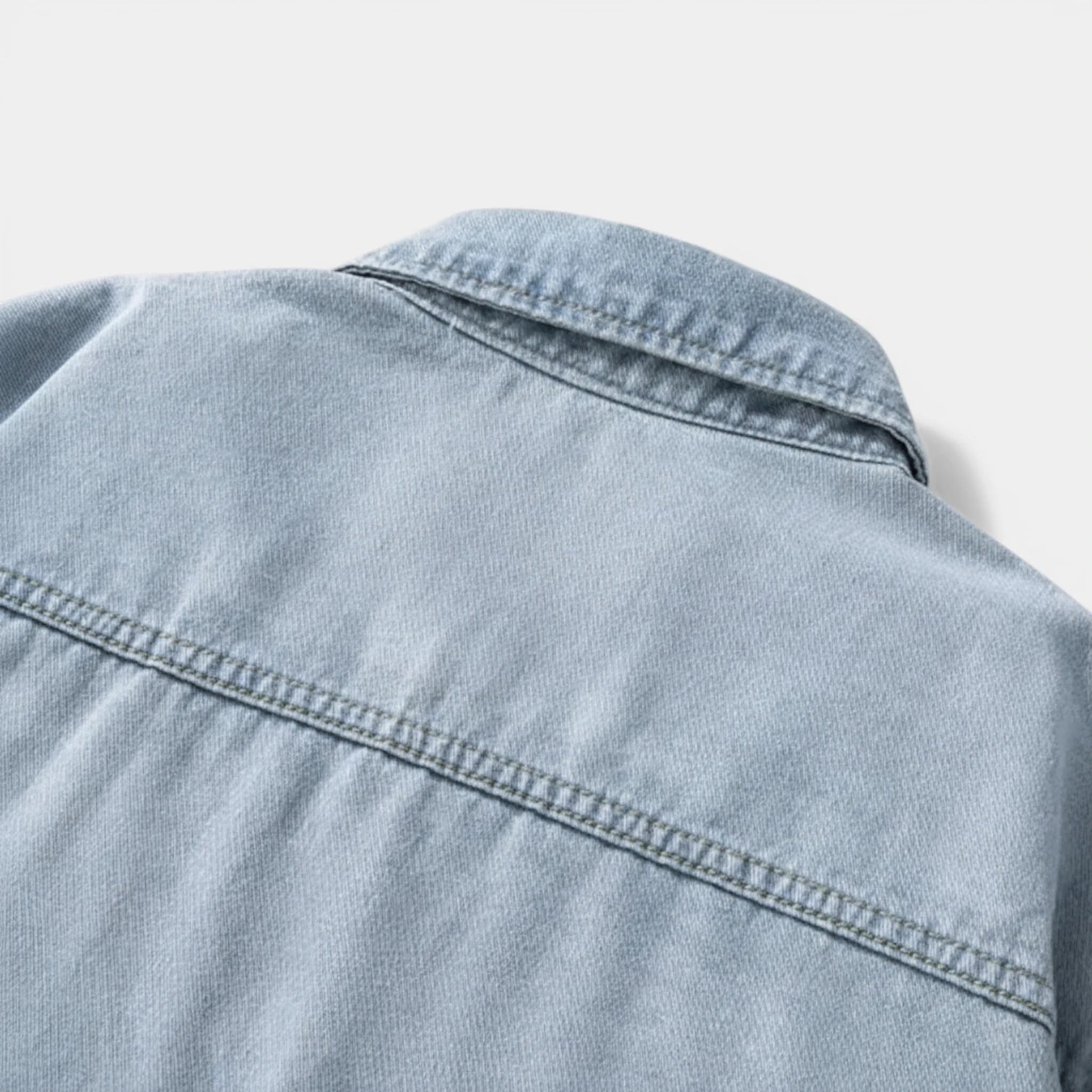 Chemise en Denim Boutonnée Homme Poches Poitrine Finition Délavée