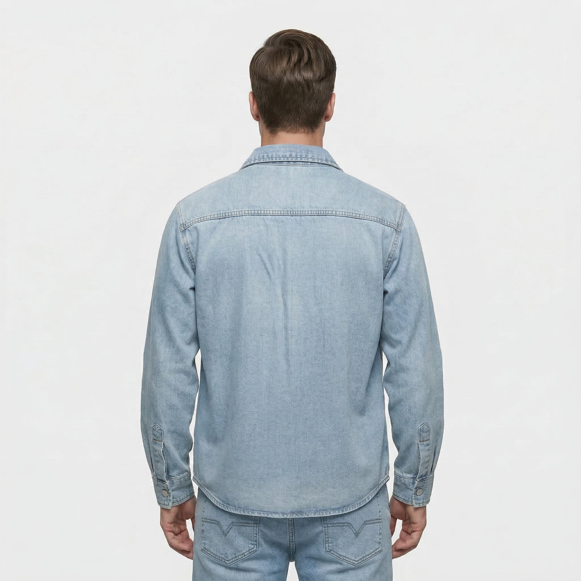 Chemise en Denim Boutonnée Homme Poches Poitrine Finition Délavée