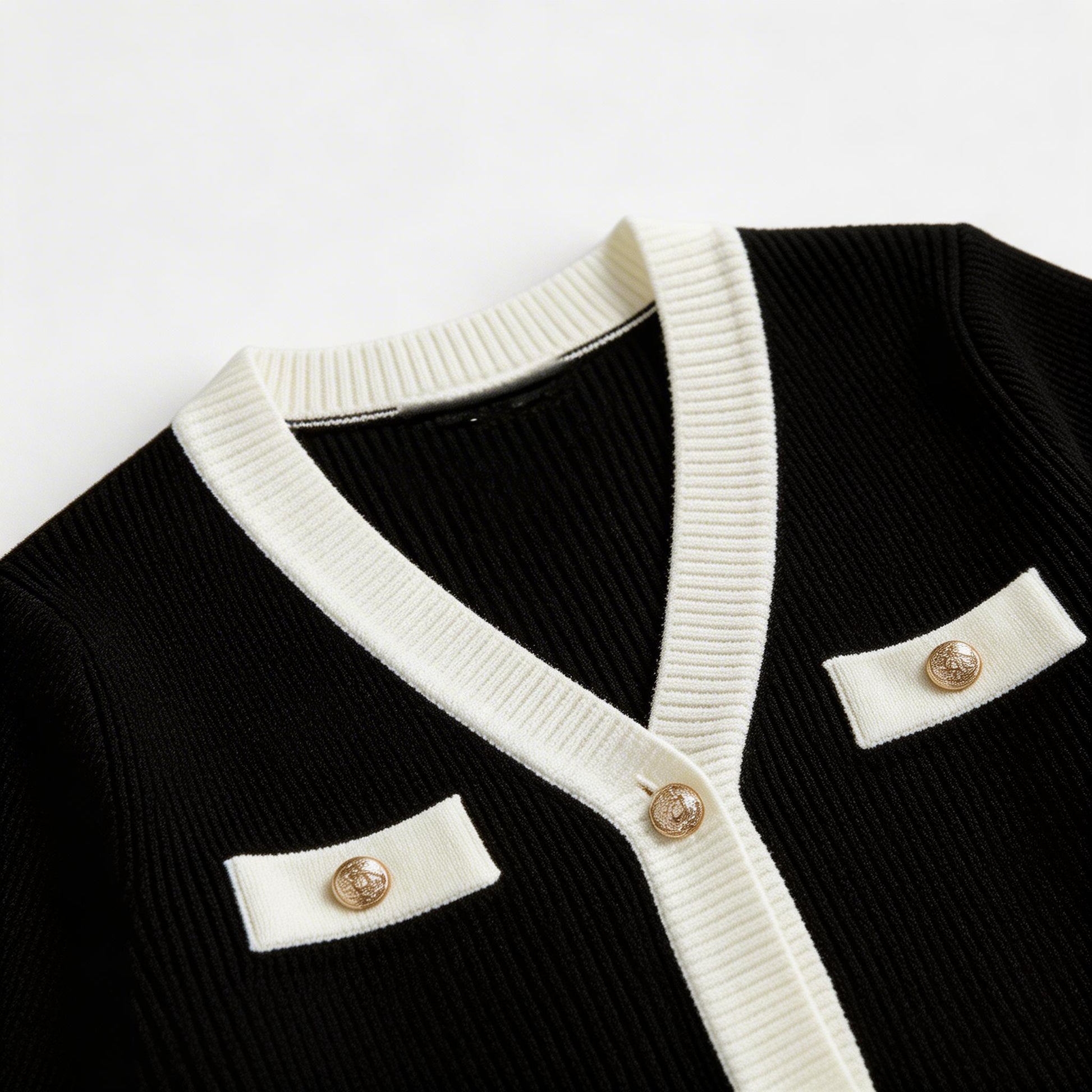 Cardigan Femme Maille Côtelée Manches Courtes – Bordures Contrastées