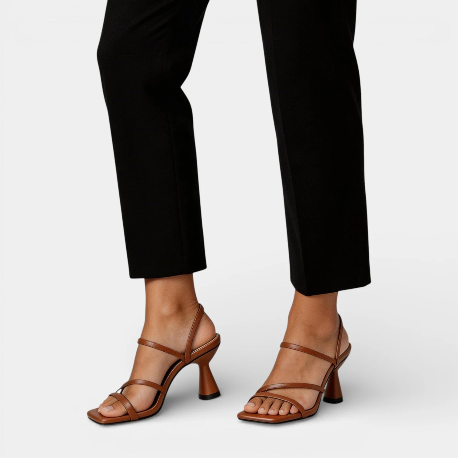 Sandales Femme à Talon Sculpté Bout Carré Brides Multiples