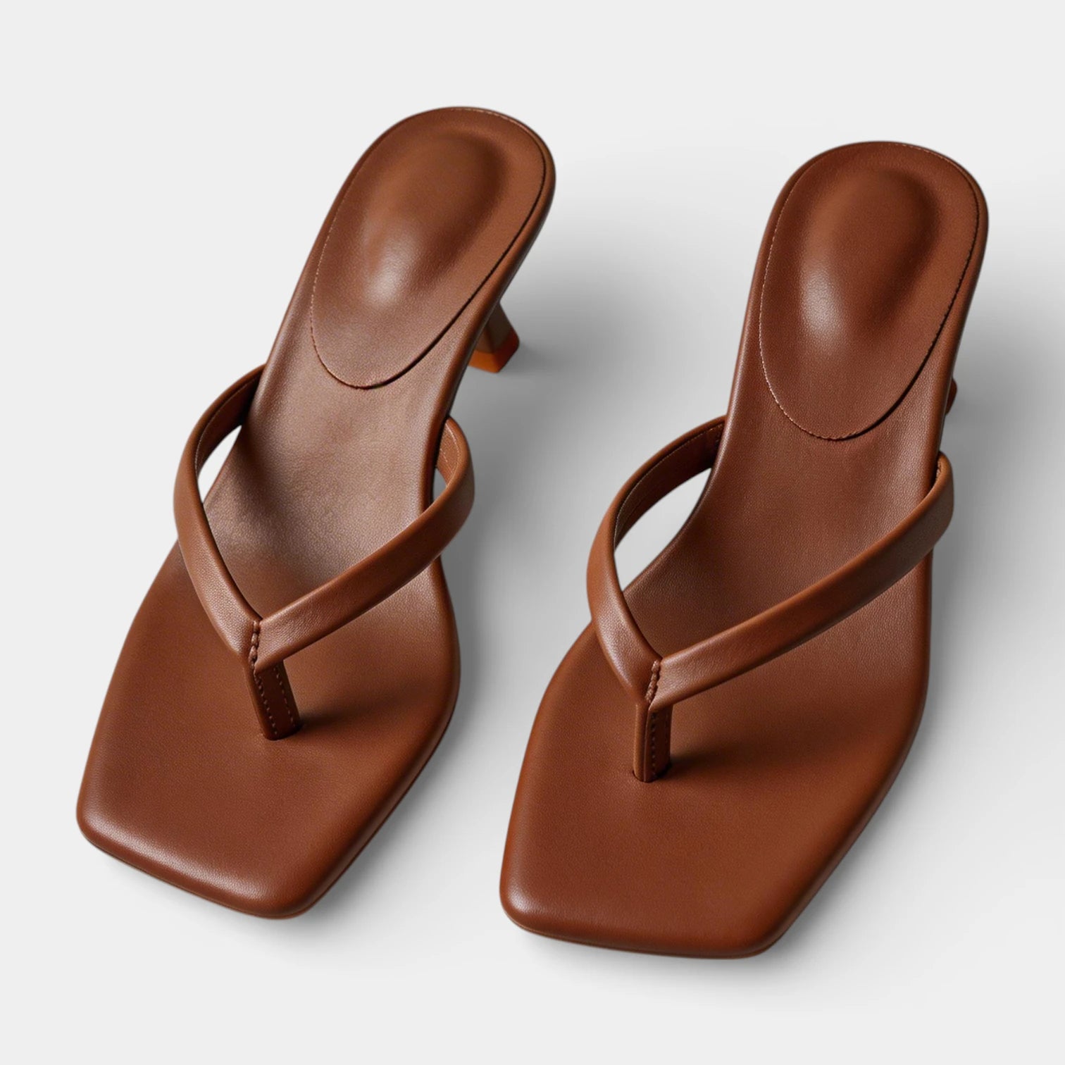 Sandales Femme à Talon Moyen Entredoigt Bout Carré et Bride Minimaliste